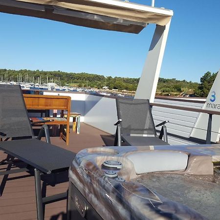 House Boat - Floating House Sofia Hotel พูลา ภายนอก รูปภาพ