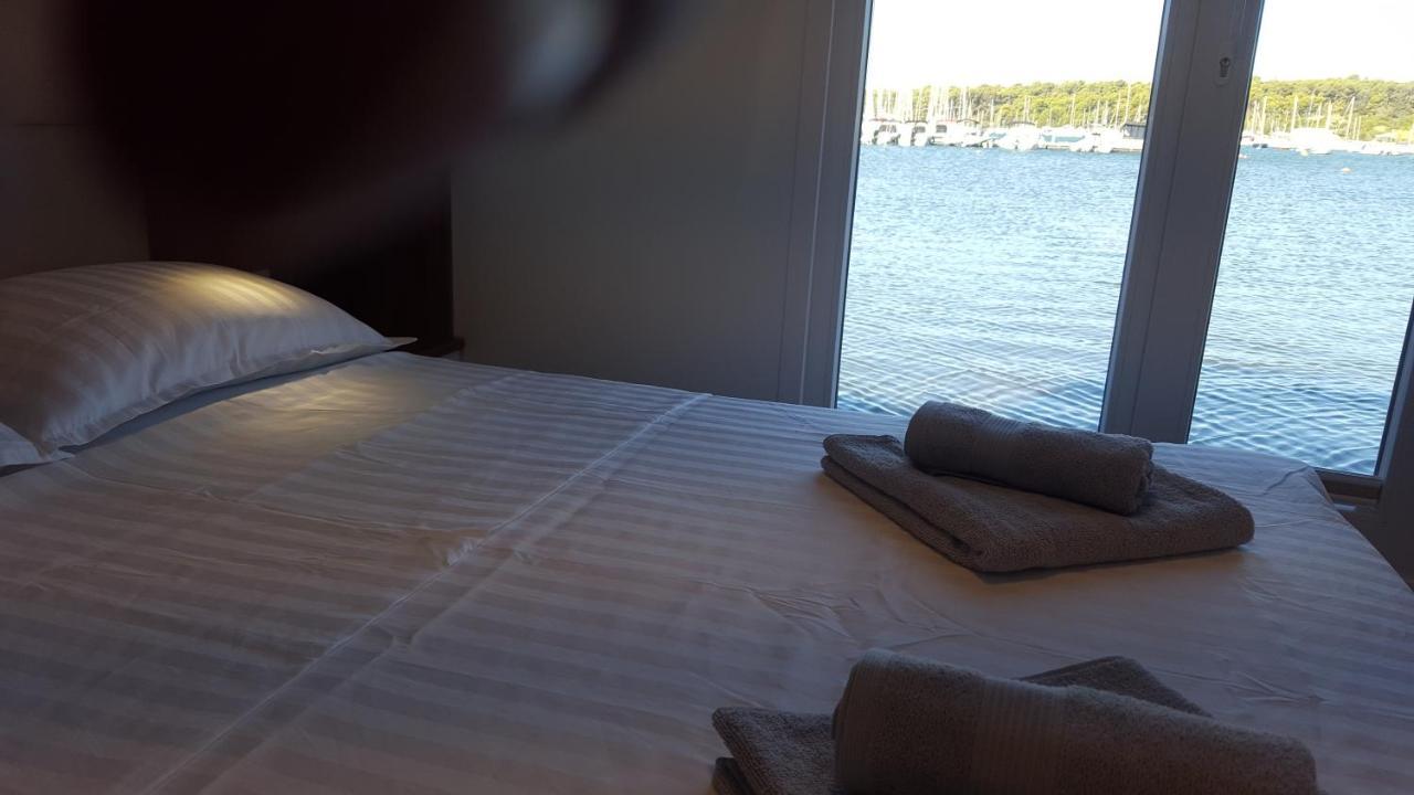 House Boat - Floating House Sofia Hotel พูลา ภายนอก รูปภาพ