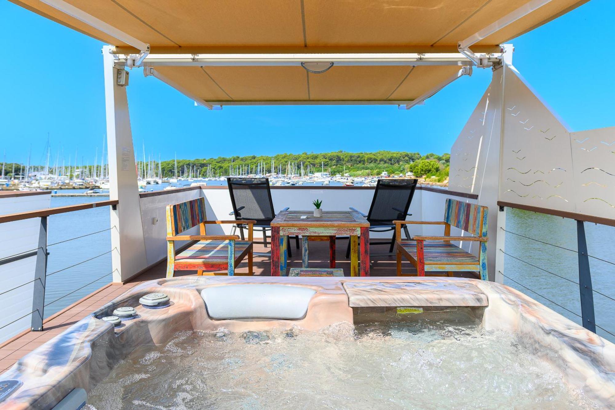 House Boat - Floating House Sofia Hotel พูลา ภายนอก รูปภาพ